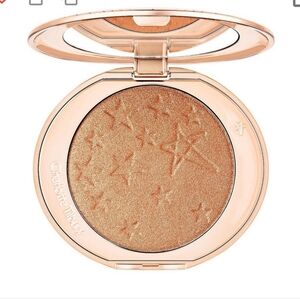 Charlotte Tilbury Glow Glide Face Architect Highlighter In 'Rose Gold Glow'.